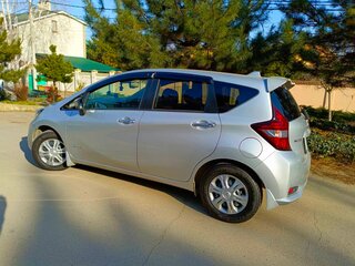 2019 Nissan Note e-Power II Рестайлинг, серебристый, 1280000 рублей, вид 4