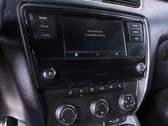 2019 Skoda Octavia III (A7) Рестайлинг, белый, 1430000 рублей - вид 9
