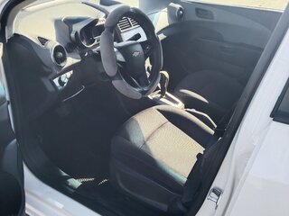 2013 Chevrolet Aveo II, белый, 590000 рублей, вид 3