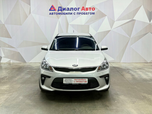 2018 Kia Rio IV, серебристый, 1250000 рублей - вид 1