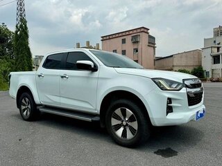 2022 Isuzu D-Max III, белый, 3800000 рублей, вид 2