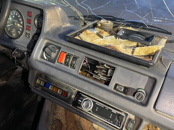 1995 Mercedes-Benz 308D, жёлтый, 750000 рублей - вид 9