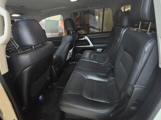 2018 Toyota Land Cruiser 200 Series Рестайлинг 2, белый, 9250000 рублей, вид 3