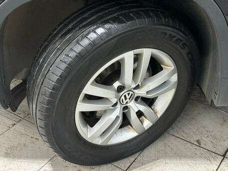 2015 Volkswagen Tiguan I Рестайлинг, чёрный, 1390000 рублей, вид 5