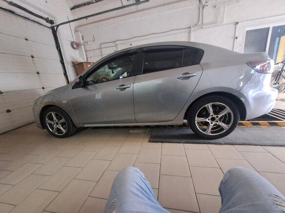 2010 Mazda 3 II (BL), серебристый, 650000 рублей - вид 4