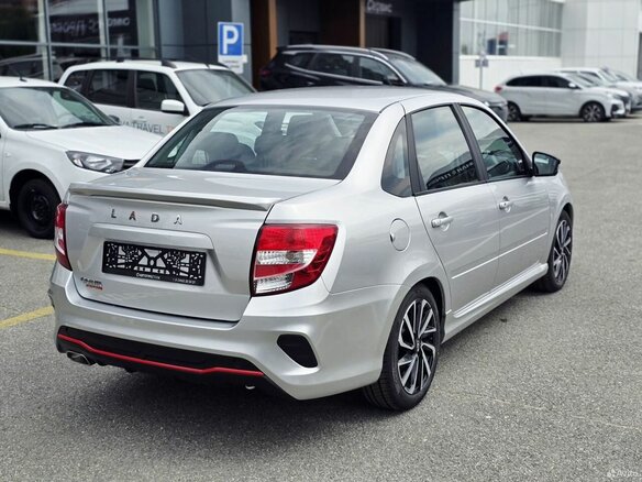 2026 Lada (ВАЗ) Granta Sport I Рестайлинг, серебристый, 1541000 рублей - вид 3