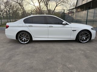 2016 BMW 5 серии 528i xDrive VI (F10/F11/F07) Рестайлинг, белый, 2800000 рублей, вид 4