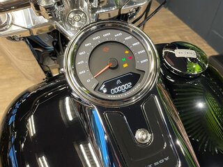 2025 Harley-Davidson Fat Boy, чёрный, 3850000 рублей, вид 3