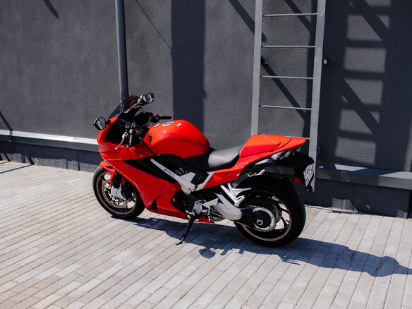 2014 Honda VFR 800, красный, 814312 рублей - вид 7