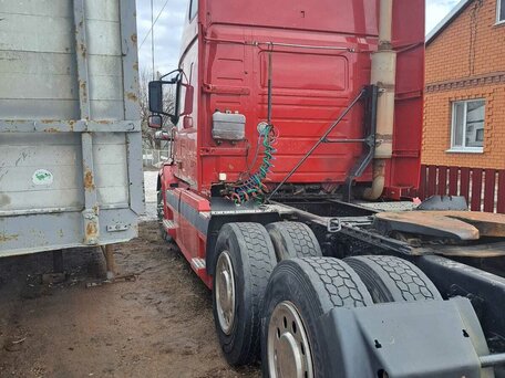 2003 Volvo VNL, красный, 2000000 рублей, вид 2