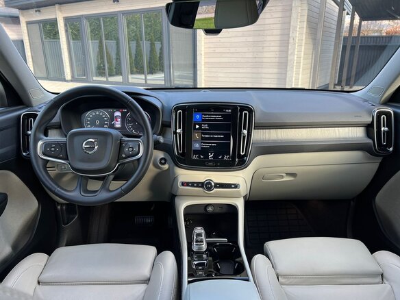 2020 Volvo XC40 I, синий, 4000000 рублей - вид 9