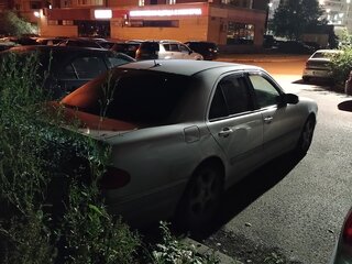 2000 Mercedes-Benz E-Класс 240 II (W210, S210) Рестайлинг, серебристый, 550000 рублей, вид 4