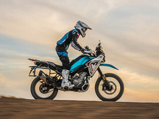 2025 CFMoto 450MT Touring, синий, 845910 рублей, вид 4