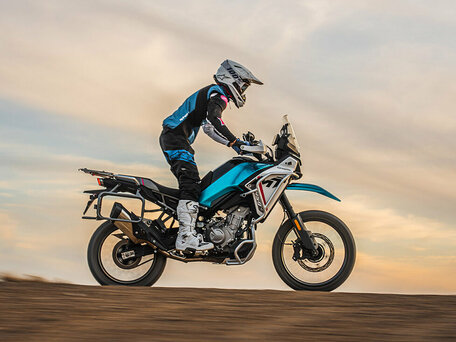 2025 CFMoto 450MT Touring, синий, 845910 рублей, вид 4