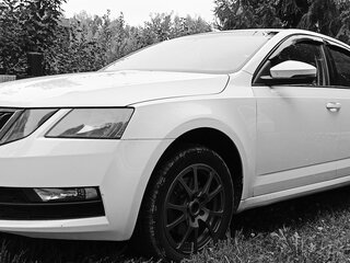 2018 Skoda Octavia III (A7) Рестайлинг, белый, 990000 рублей, вид 4
