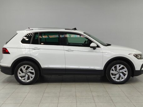 2021 Volkswagen Tiguan II Рестайлинг, белый, 3158000 рублей, вид 4