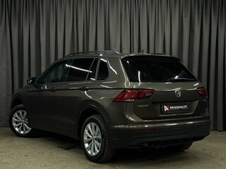 2017 Volkswagen Tiguan II, коричневый, 1799900 рублей, вид 3