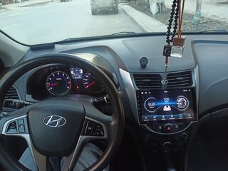2016 Hyundai Solaris I Рестайлинг, серебристый, 1100000 рублей, вид 5
