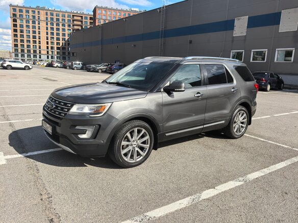 2017 Ford Explorer V Рестайлинг, серый, 2650000 рублей