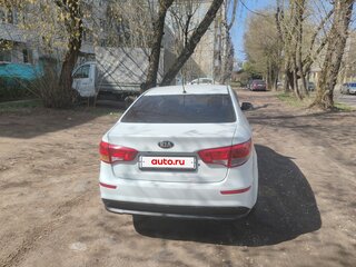 2016 Kia Rio III Рестайлинг, белый, 600000 рублей, вид 3