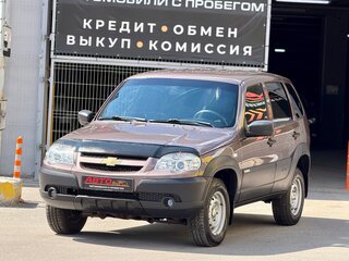 2017 Chevrolet Niva I Рестайлинг, серый, 599999 рублей, вид 1