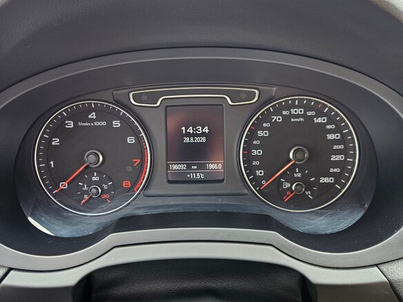 2014 Audi Q3 I (8U), чёрный, 1600000 рублей - вид 8