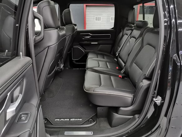 2019 Ram 1500 Crew Cab V, чёрный - вид 17