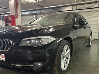 2011 BMW 5 серии 528i VI (F10/F11/F07), чёрный, 1790000 рублей, вид 2