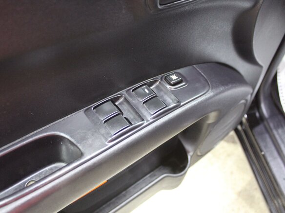 2013 Mitsubishi L200 IV, чёрный - вид 12