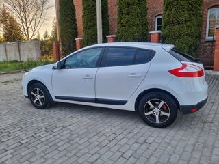 2013 Renault Megane III Рестайлинг 2, белый, 699999 рублей, вид 5
