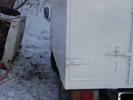 1990 Mazda Titan, белый, 1500000 рублей, вид 3