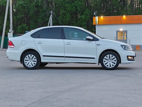 2016 Volkswagen Polo V Рестайлинг, белый, 1040000 рублей, вид 4
