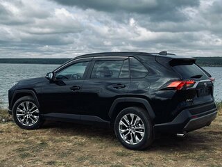 2021 Toyota RAV4 V (XA50), чёрный, 4000000 рублей, вид 3