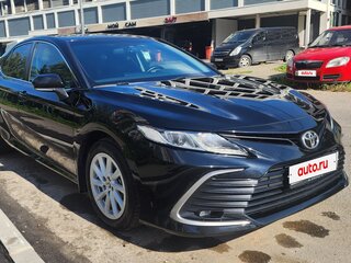 2022 Toyota Camry VIII (XV70) Рестайлинг, чёрный, 2400000 рублей, вид 2