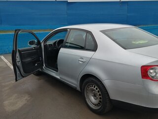 2009 Volkswagen Jetta V, серебристый, 670000 рублей, вид 4