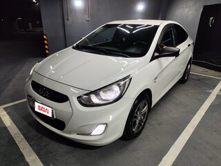 2014 Hyundai Solaris I, белый, 999999 рублей, вид 1