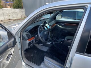 2004 Toyota Land Cruiser Prado 5-speed 120 Series, серебристый, 2150000 рублей, вид 5