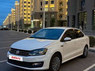 2016 Volkswagen Polo V Рестайлинг, белый, 700000 рублей, вид 1