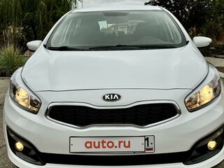 2017 Kia Ceed II Рестайлинг, белый, 1000000 рублей, вид 1