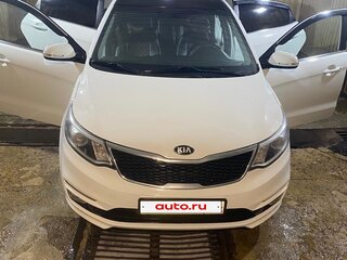 2015 Kia Rio III Рестайлинг, белый, 850000 рублей, вид 2