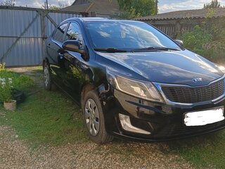 2013 Kia Rio 5-speed III, чёрный, 800000 рублей, вид 4