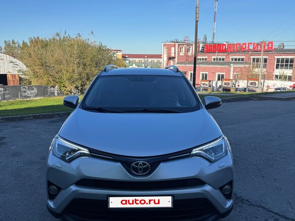 2017 Toyota RAV4 IV (XA40) Рестайлинг, серебристый, 2500000 рублей - вид 7