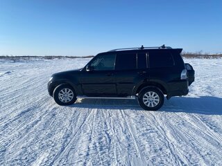 2011 Mitsubishi Pajero IV Рестайлинг 1, чёрный, 2400000 рублей, вид 4