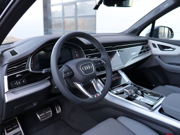 2025 Audi Q7 50 TDI II (4M) Рестайлинг 2, чёрный - вид 2