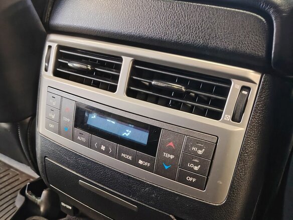 2012 Lexus LX 570 III Рестайлинг, серебристый, 4580000 рублей - вид 26