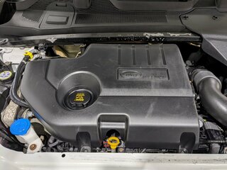 2017 Land Rover Discovery Sport I, белый, 2350000 рублей, вид 4