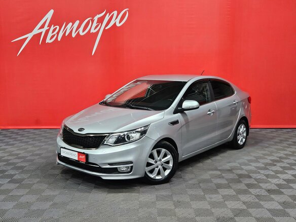 2015 Kia Rio III Рестайлинг, серебристый, 990000 рублей