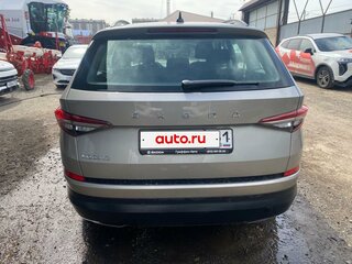2022 Skoda Kodiaq I Рестайлинг, коричневый, 2600000 рублей, вид 3
