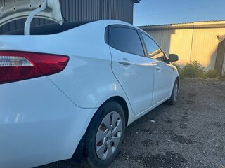 2012 Kia Rio 4-speed III, белый, 710000 рублей, вид 4