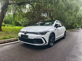 2021 Volkswagen Golf VIII, белый, 1519777 рублей, вид 1